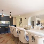 10 People With Private Pool Villa